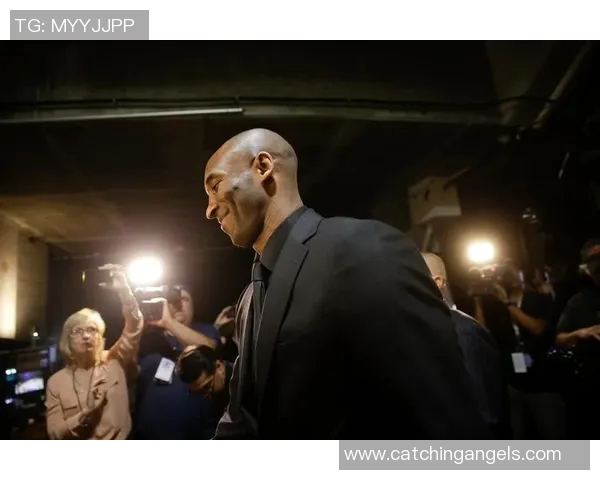 众足球明星齐聚悼念科比致敬传奇精神与不屈斗志