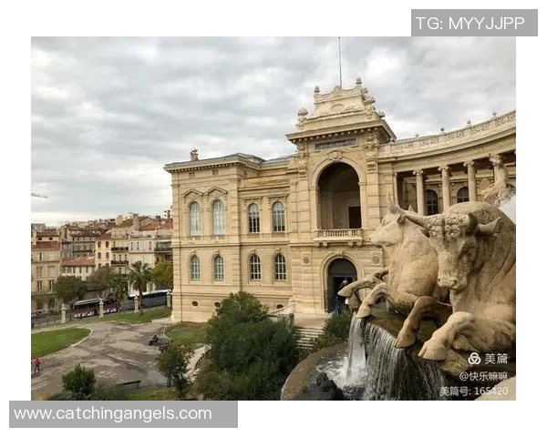 地中海足球明星的辉煌历程与传奇瞬间解析