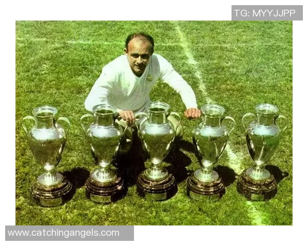 阿根廷老牌足球明星的传奇生涯与对足球的深远影响探讨